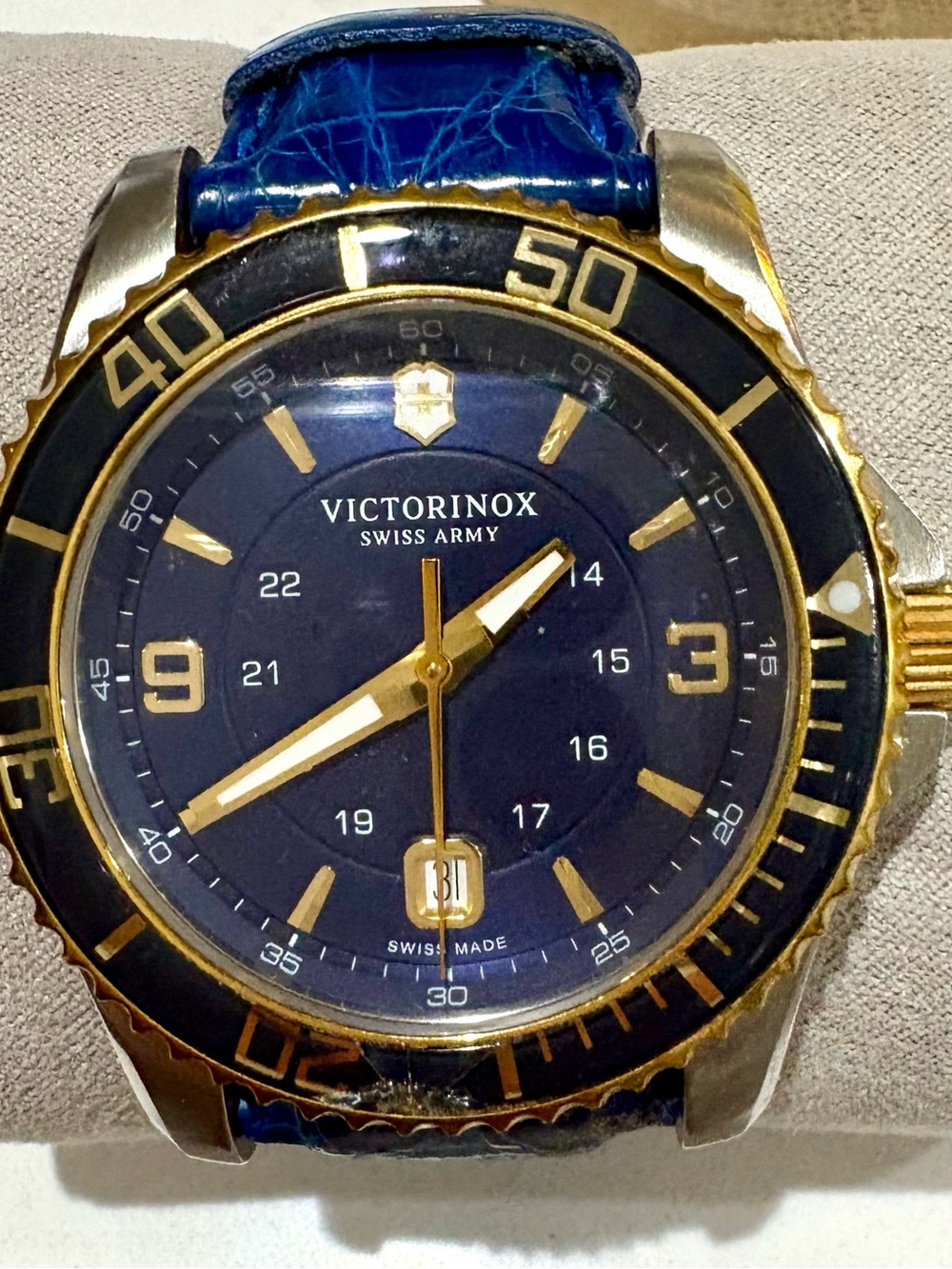 Victorinox Swiss Army 241789 Blue Diver Watch Sapphire Crocodile Strap